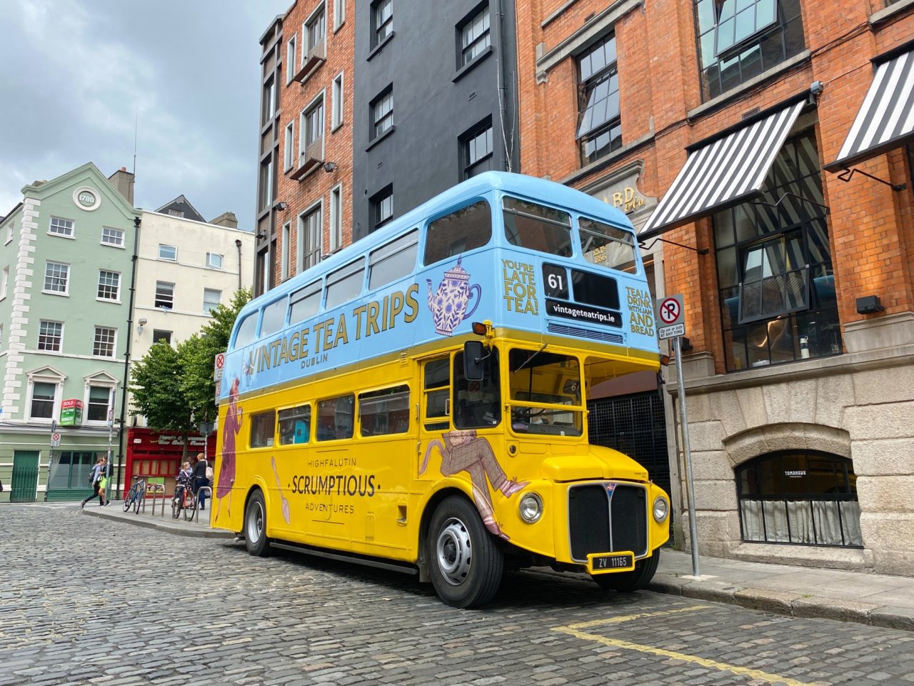 Vintage Irish tea bus in city center