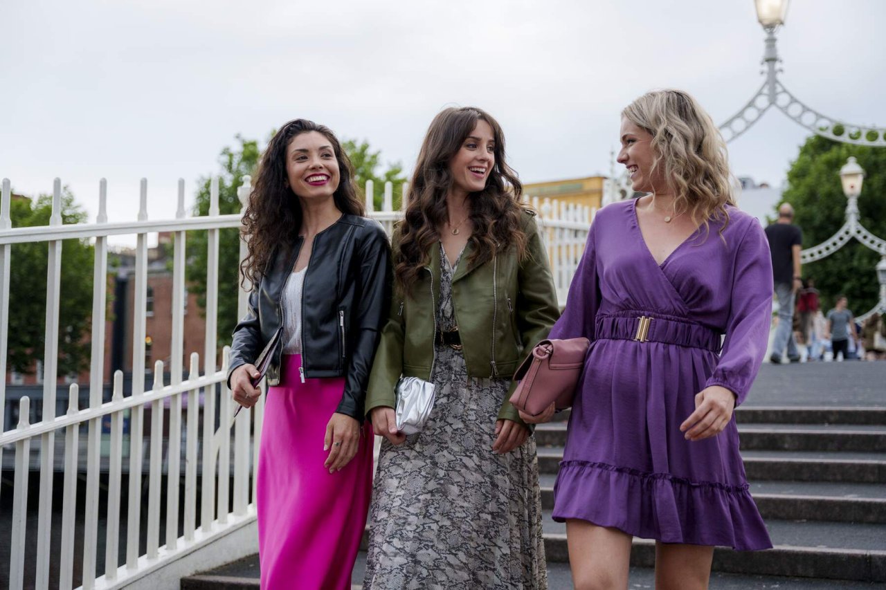 girls crossing the hapenny bridge